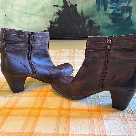 Clarks Brown Ankle Boot Size 11 - Picture 3 of 5
